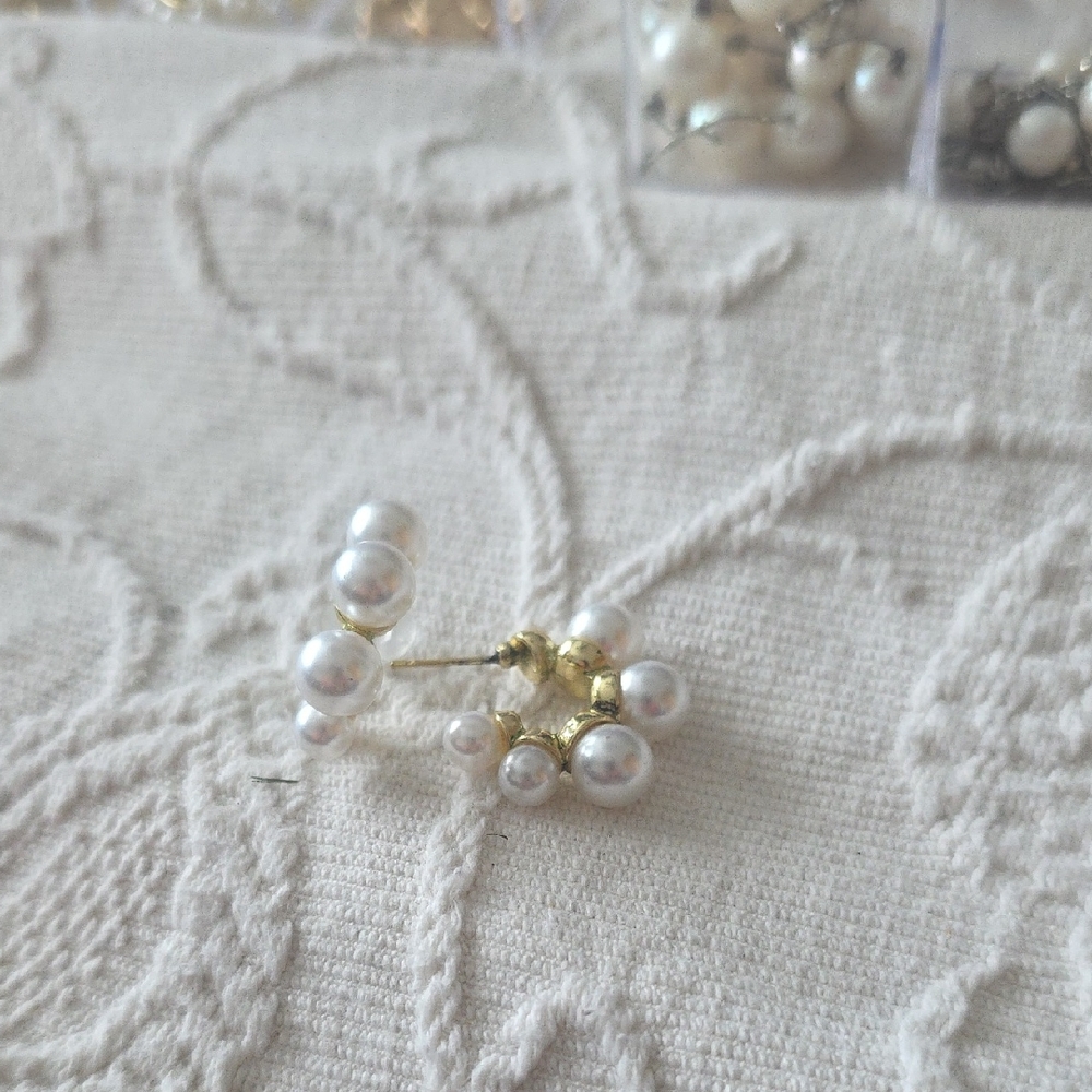 Elegant Gold and White Pearl Earrings